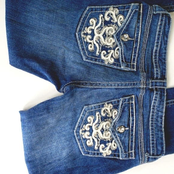 A.n.a Women's Boot cut Jeans - Picture 3 of 14